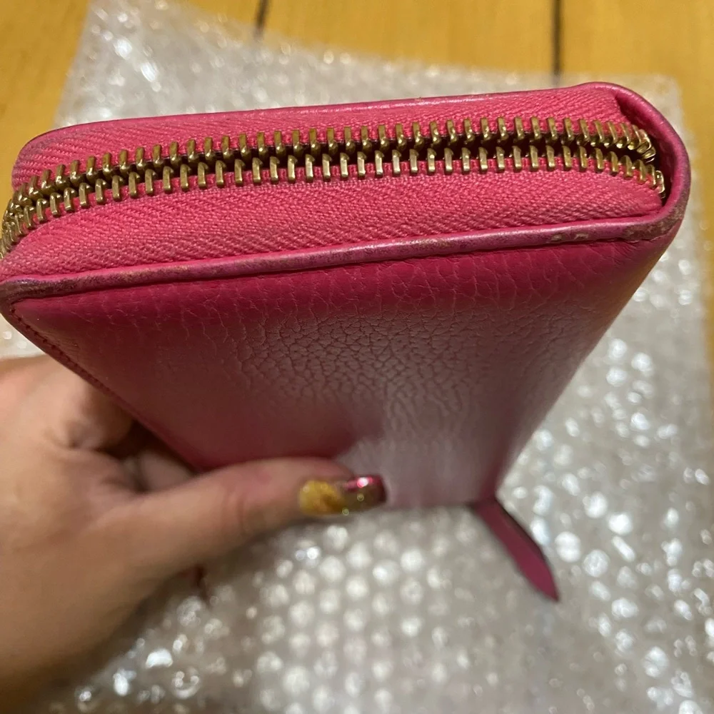 Gucci GG Marmont zip-around wallet in shocking pink
